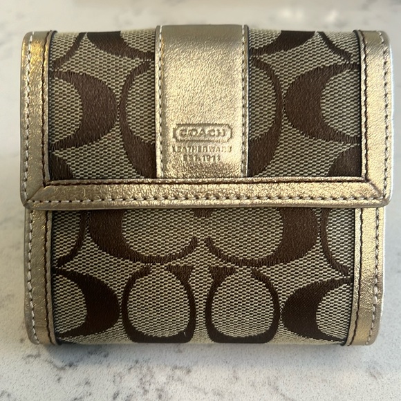 Coach wallet brown with gold leather EUC - Picture 1 of 11